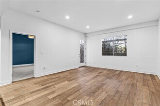 13337 Beach Ave-Unit -111 in Marina Del Rey, CA - Building Photo - Building Photo