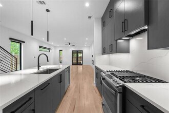 5227 Lindsley Ave in Dallas, TX - Building Photo - Building Photo