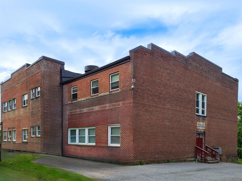 100 School St in Glen Rock, PA - Building Photo