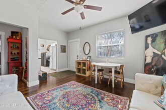 909 Cedar St in Jacksonville, FL - Building Photo - Building Photo