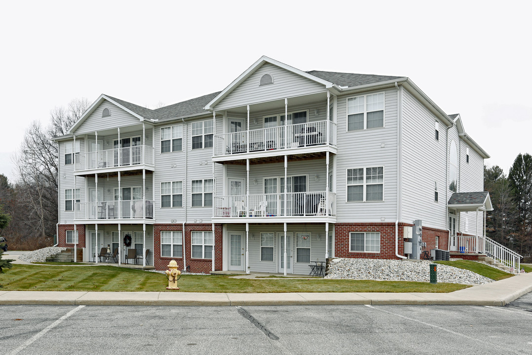 Coral Ridge Apartments in Temperance, MI - Building Photo