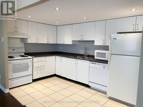 115-1115 Hillcrest Ave in Mississauga, ON - Building Photo - Building Photo