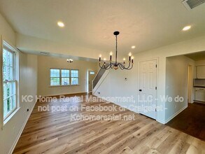 307 E Main St in Smithville, MO - Building Photo - Building Photo