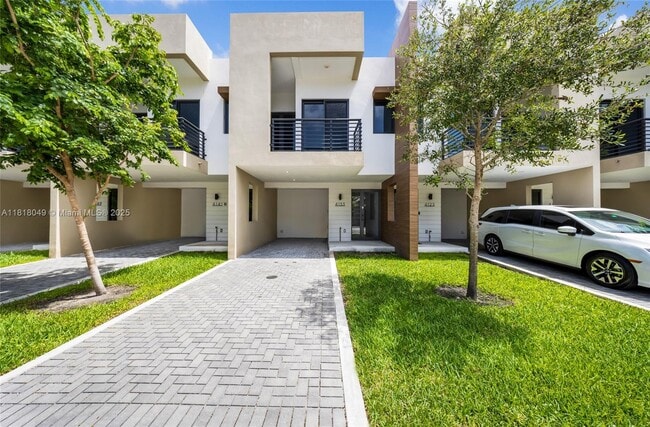 property at 4133 N Oak Pl