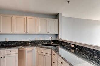 861 SE Regatta Dr in Oak Harbor, WA - Building Photo - Building Photo