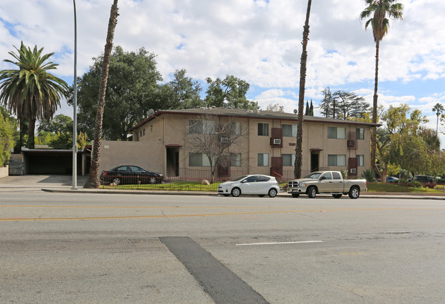 1680 N Lake Ave in Pasadena, CA - Foto de edificio - Building Photo