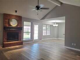 1806 Maplelawn St in Taylor, TX - Building Photo