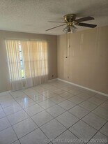 4290 Royal Banyan Way in Lake Worth Beach, FL - Building Photo