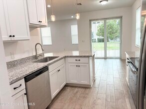 1455 Isabella Dr in Melbourne, FL - Foto de edificio - Building Photo