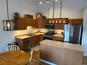 583 Ocean Point Dr in Anchorage, AK - Building Photo - Building Photo