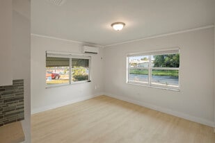 1219 NW 33rd St, Unit 2 in Miami, FL - Building Photo