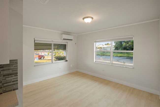 1219 NW 33rd St, Unit 2