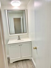 1707 Pacific Coast Hwy, Unit 124B in Hermosa Beach, CA - Building Photo - Building Photo