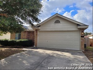 8414 Pigeonberry Dr in Converse, TX - Building Photo
