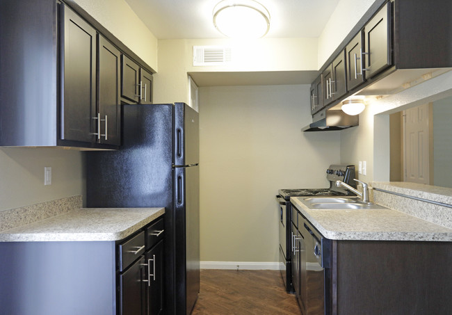 Lake Houston Pines in Houston, TX - Foto de edificio - Interior Photo