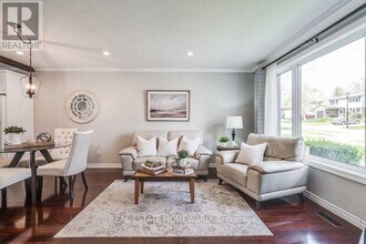 220 William Roe Blvd in Newmarket, ON - Building Photo - Building Photo