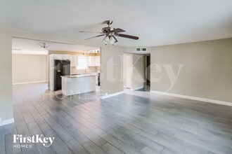 9214 N 36th Dr in Phoenix, AZ - Foto de edificio - Building Photo