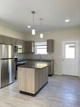 1613 W Broome St, Unit 1 in Edinburg, TX - Building Photo - Building Photo