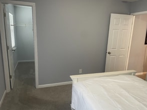 264 Lyn Gardens Way in Indianapolis, IN - Foto de edificio - Building Photo