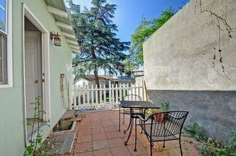 833 Skyland Dr in Sierra Madre, CA - Foto de edificio - Building Photo