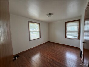 246 Crisfield Ave in Cheektowaga, NY - Building Photo - Building Photo