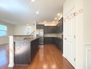 429 Manchester Park Ln in Morrisville, NC - Foto de edificio - Building Photo