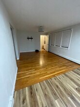 321 Budlong Rd in Cranston, RI - Building Photo - Building Photo
