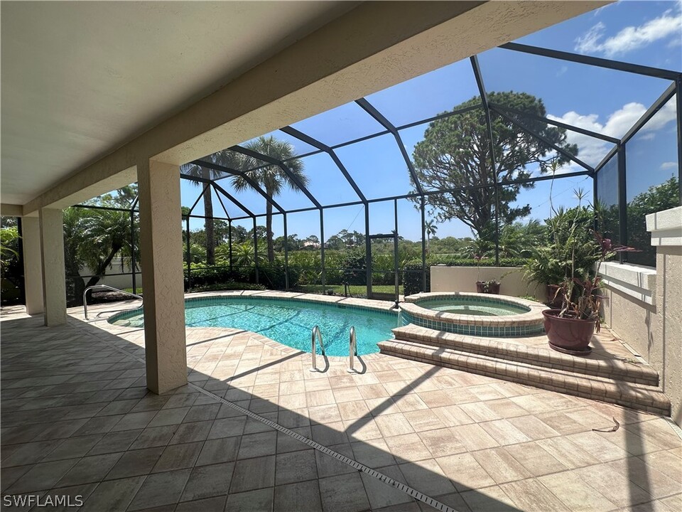 3400 Riviera Lakes Ct in Bonita Springs, FL - Foto de edificio