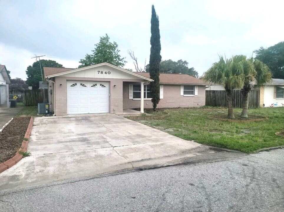 7840 Judith Crescent in Port Richey, FL - Building Photo