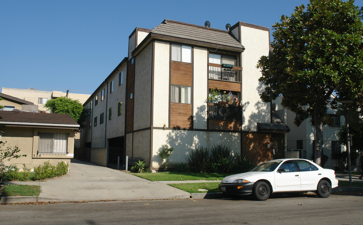 326 N Kenwood St in Glendale, CA - Building Photo