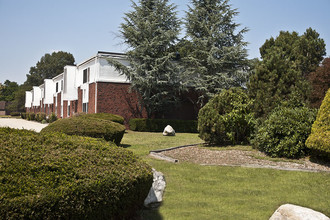 Sandy Lane Apartments in Warwick, RI - Building Photo - Building Photo