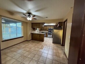 3908 Hickory Stick Dr in Chickasha, OK - Building Photo - Building Photo