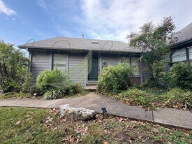 9012 E 87th St in Raytown, MO - Building Photo