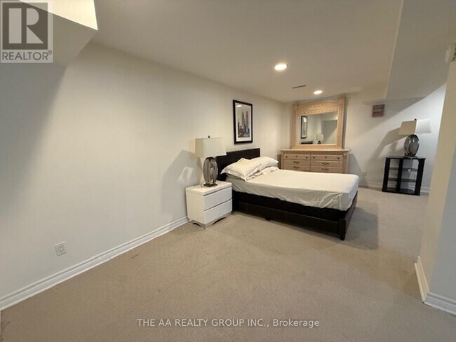 1502 Thetford Ct in Mississauga, ON - Building Photo - Building Photo