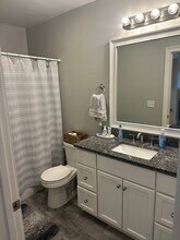 39 Bourne St, Unit 1E in Bristol, RI - Building Photo - Building Photo