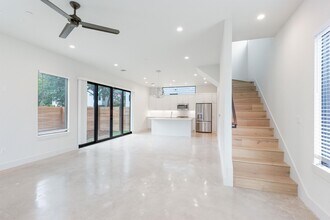 1116 Walton Ln in Austin, TX - Building Photo - Building Photo