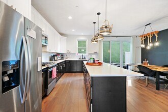 414 Walnut Ct in Pittsburgh, PA - Foto de edificio - Building Photo