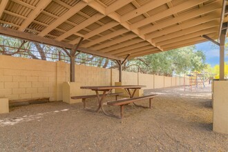 6016 S Park Ave-Unit -Two Bedroom in Tucson, AZ - Building Photo - Building Photo