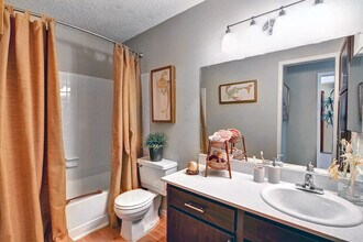 2015 Cedar Bend Dr, Unit 0329 in Austin, TX - Building Photo - Building Photo