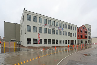 Woolen Mills Lofts in Appleton, WI - Foto de edificio - Building Photo