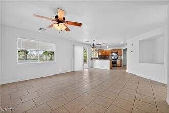 8525 Twinkling Topaz Ave in Las Vegas, NV - Building Photo - Building Photo