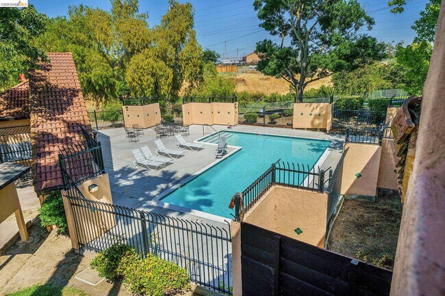 2283 Renwick Ln in Antioch, CA - Building Photo - Building Photo