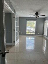 833 Riverside Dr in Coral Springs, FL - Building Photo - Building Photo