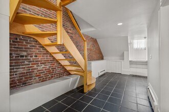 93 W Cedar St in Boston, MA - Building Photo - Building Photo