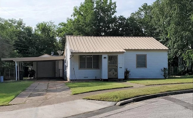 1206 Sissom Ct