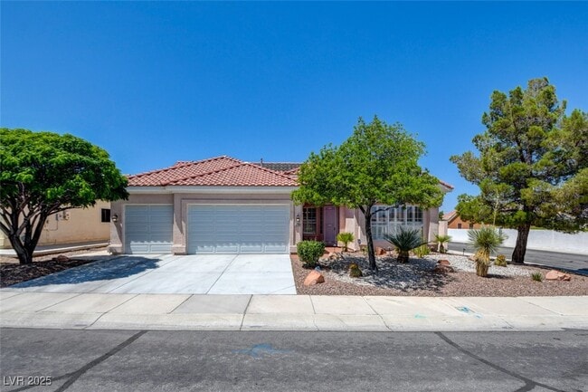 8528 Crest Hill in Las Vegas, NV - Foto de edificio - Building Photo