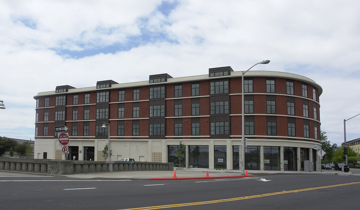 Adeline Place in Emeryville, CA - Foto de edificio