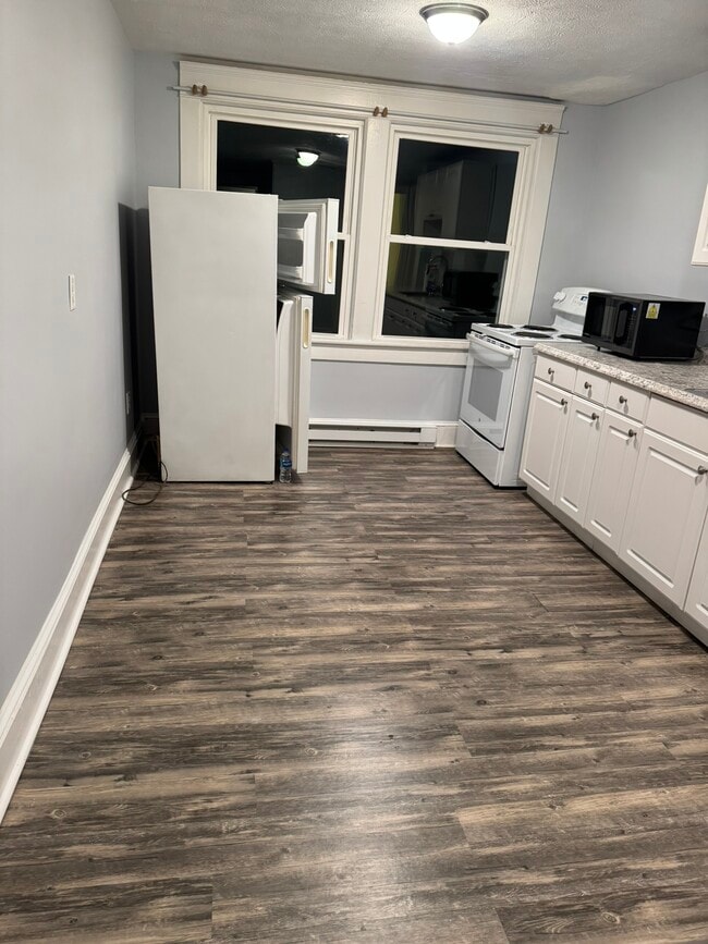 950 Wyoming Ave, Unit 3 in Kingston, PA - Foto de edificio - Building Photo