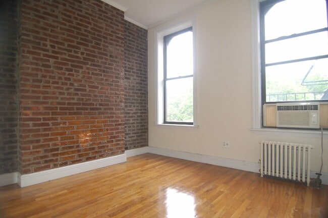 246 Mott St in New York, NY - Building Photo - Building Photo