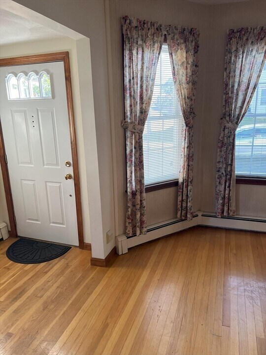 60 Prospect St in Bellingham, MA - Building Photo